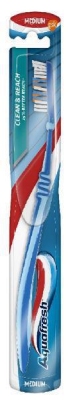 Foto van Aquafresh tandenborstel clean & reach medium 1st via drogist