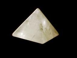 Ruben robijn edelsteenpiramide bergkristal 1st  drogist